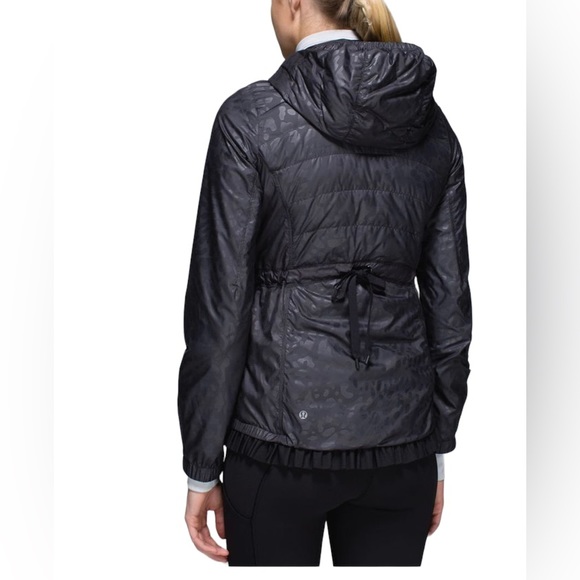 RARE:Lululemon Spring Fling Puffy Windbreaker Animal Swirl Embossed Black Size 4 - Picture 2 of 14